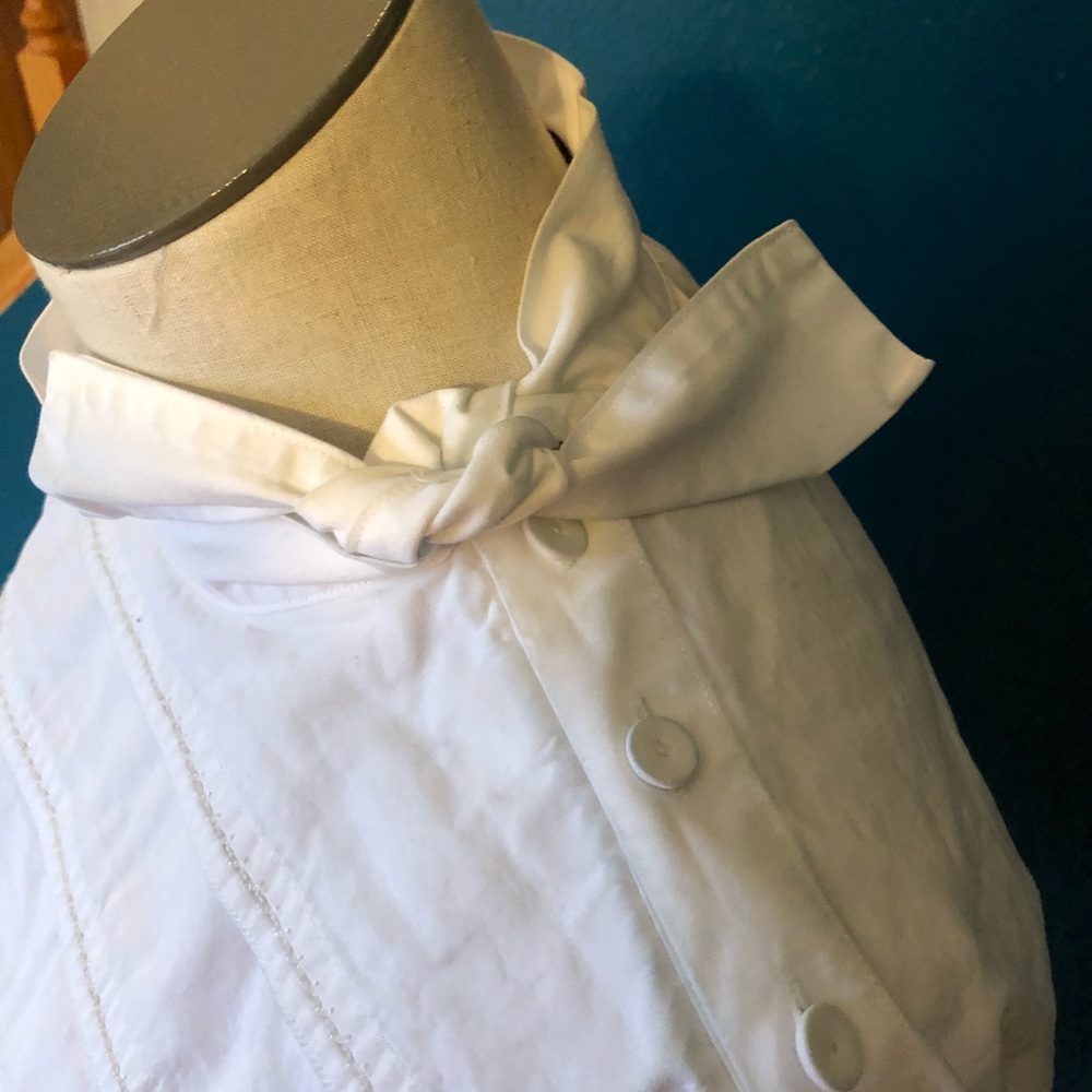 White crisp cotton top.